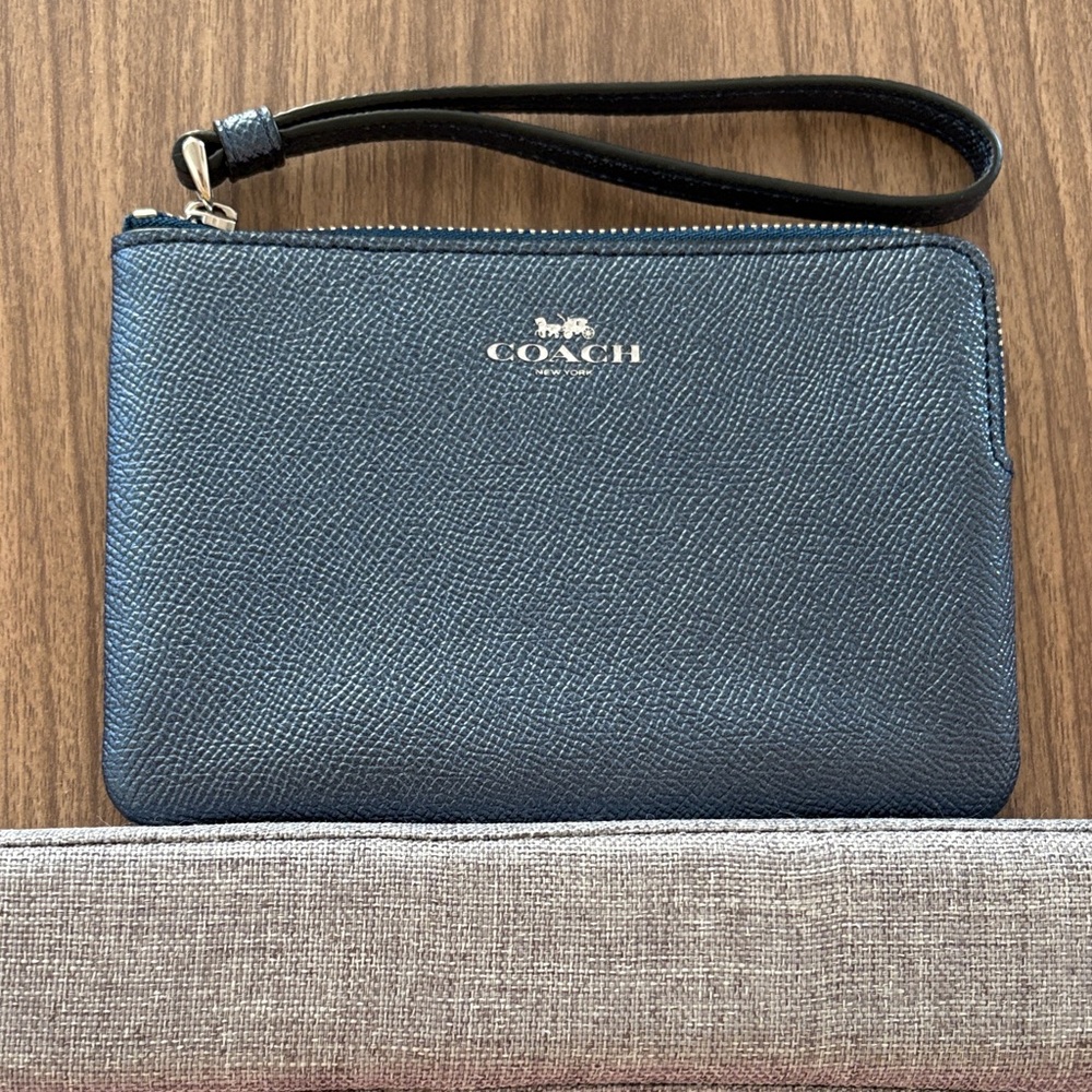 Coach Corner Zip‎ Wristlet Silver Light Mist color blue metallic purse wallet
